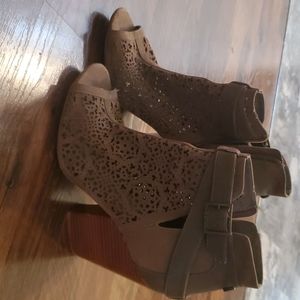 Cute Size 10 bootie.